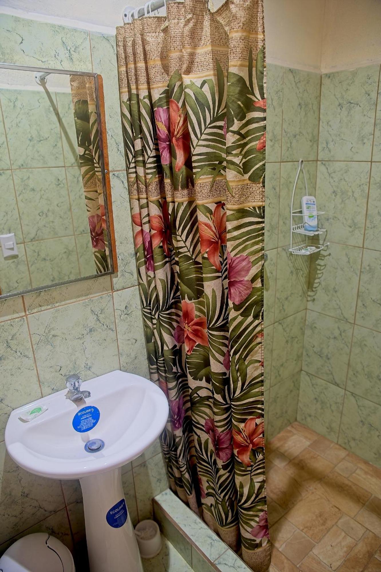Mar Caribe Pv Hotel Puerto Viejo de Talamanca Bagian luar foto